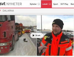 Skärmklipp från SVT där bärgare Magnus intervjuas ute på bärgningsuppdrag i Dalarna.